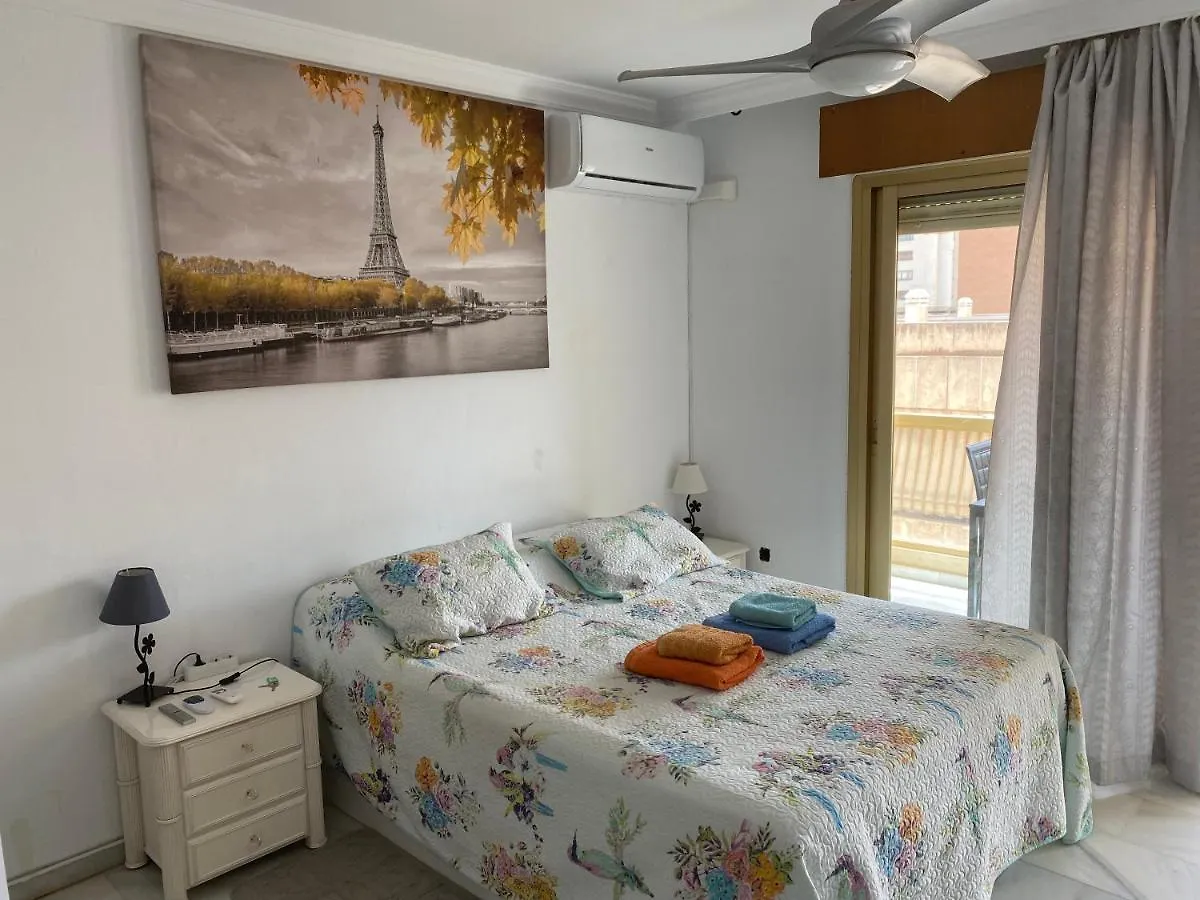 Málaga Centro habitaciones privada en apartamento compartidos Alloggio in famiglia